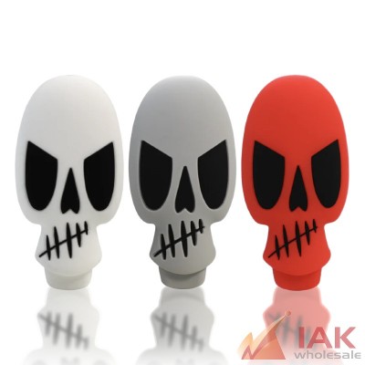 *SKULL HAND PIPE H439*